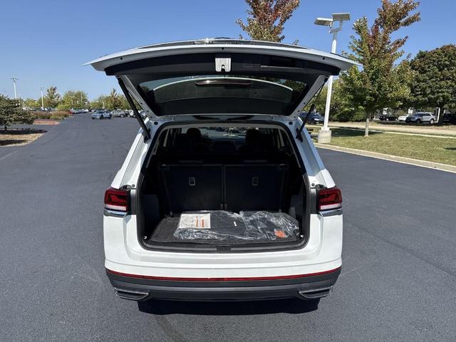 Photo of 2026 Opal White Pearl Volkswagen Atlas