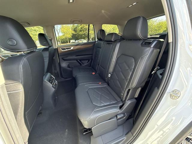 Photo of 2026 Opal White Pearl Volkswagen Atlas