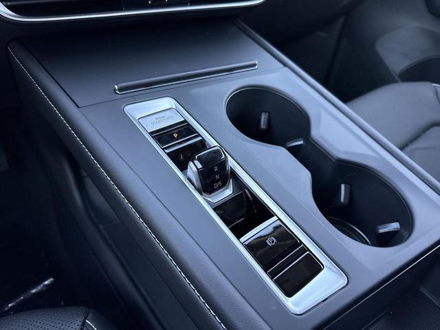 Photo of 2026 Opal White Pearl Volkswagen Atlas