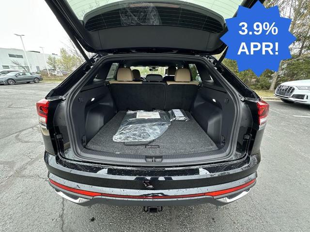 Photo of 2025 Deep Black Pearl Effect Volkswagen Atlas Cross Sport