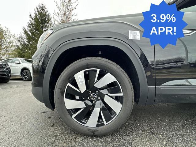 Photo of 2025 Deep Black Pearl Effect Volkswagen Atlas Cross Sport