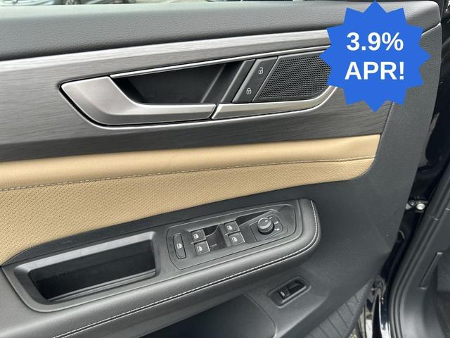 Photo of 2025 Deep Black Pearl Effect Volkswagen Atlas Cross Sport