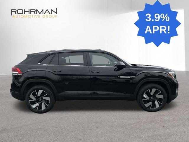 Photo of 2025 Deep Black Pearl Effect Volkswagen Atlas Cross Sport