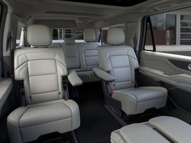 Photo of 2025 Gray Mist Lincoln Navigator L
