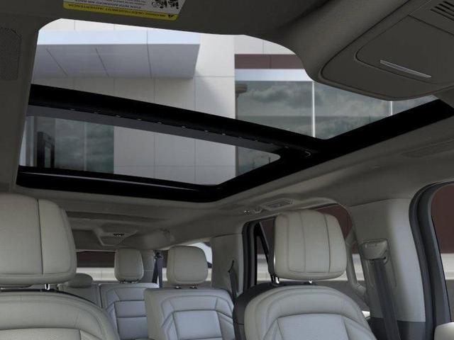 Photo of 2025 Gray Mist Lincoln Navigator L
