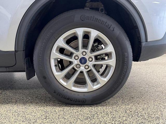 Photo of 2022 Iconic Silver Metallic Ford Escape