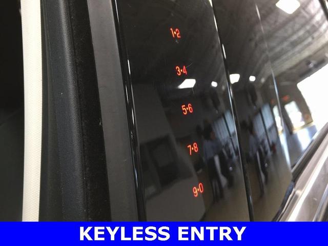 Photo of 2021 Agate Black Metallic Ford Edge