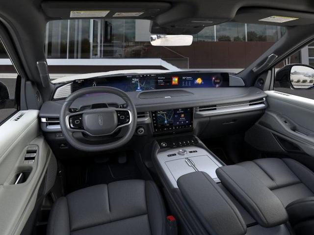 Photo of 2025 Pristine White Lincoln Navigator