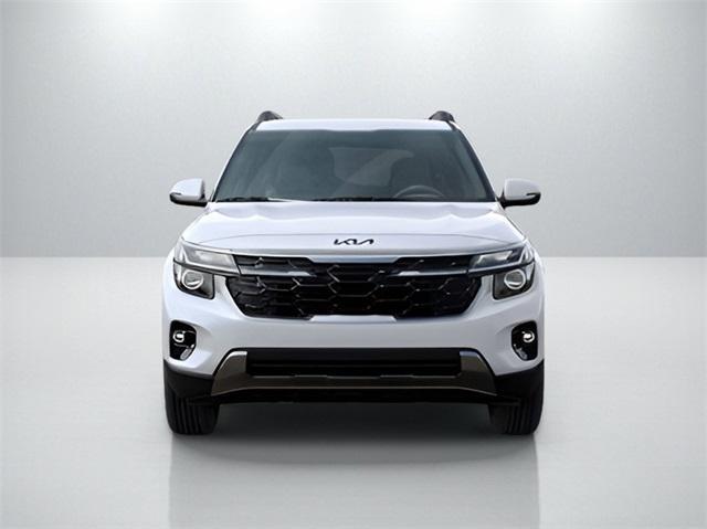 Photo of 2025 Snow White Pearl Kia Seltos