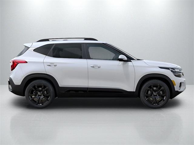 Photo of 2025 Snow White Pearl Kia Seltos