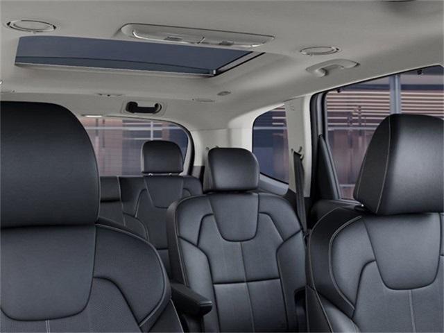 Photo of 2025 Glacial White Pearl Kia Telluride