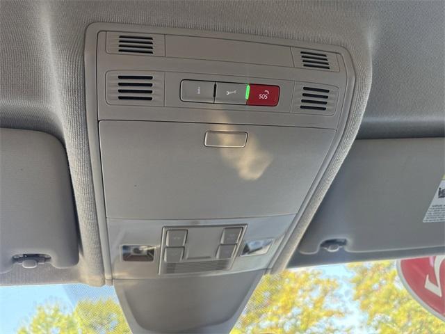 Photo of 2022 Pure White Volkswagen Tiguan