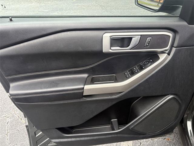 Photo of 2023 Green Metallic Ford Explorer