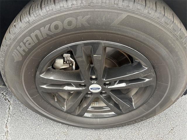 Photo of 2023 Green Metallic Ford Explorer