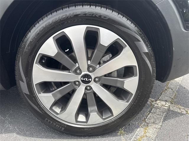 Photo of 2022 Ebony Black Kia Telluride