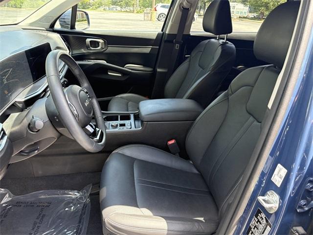 Photo of 2024 Midnight Black Kia Sorento