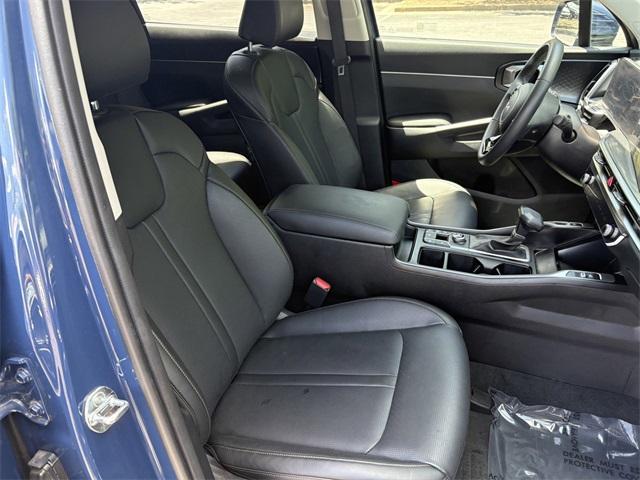 Photo of 2024 Midnight Black Kia Sorento