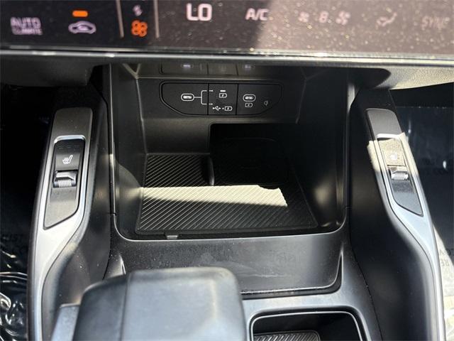 Photo of 2024 Midnight Black Kia Sorento