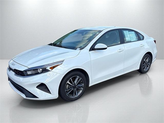Photo of 2023 Snow White Pearl Kia Forte