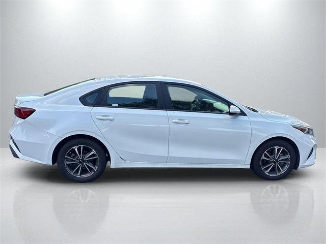 Photo of 2023 Snow White Pearl Kia Forte