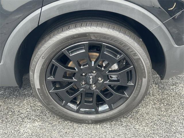 Photo of 2022 Ebony Black Kia Telluride