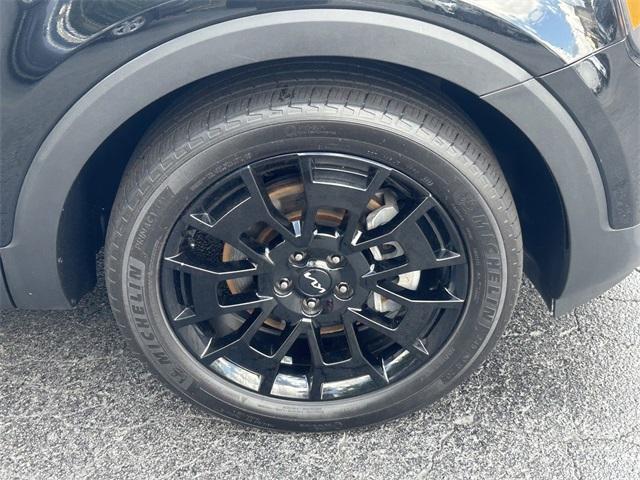 Photo of 2022 Ebony Black Kia Telluride