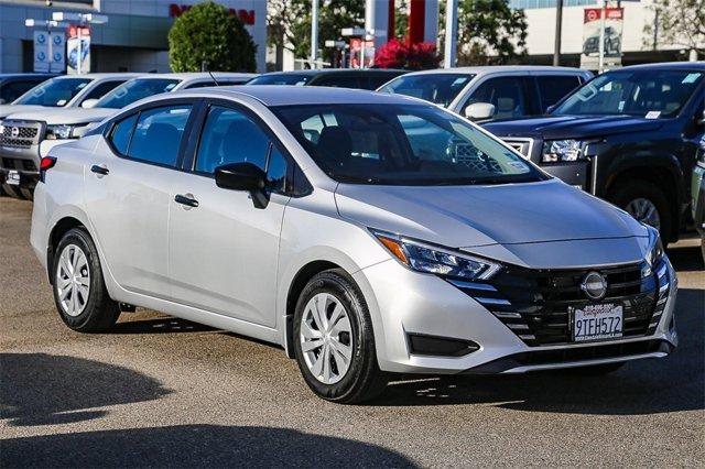 Photo of 2025 Brilliant Silver Metallic Nissan Versa