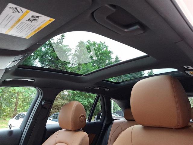 Photo of 2022 Polar White Mercedes-Benz GLC 300