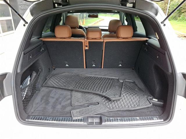 Photo of 2022 Polar White Mercedes-Benz GLC 300