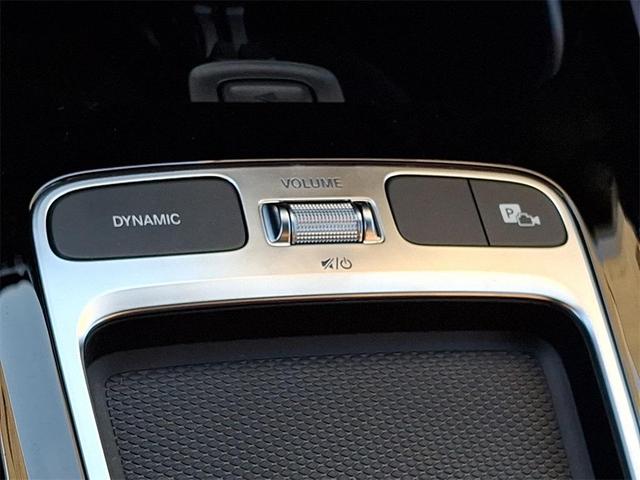 Photo of 2025 Polar White Mercedes-Benz GLB 250