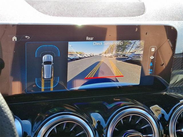 Photo of 2025 Polar White Mercedes-Benz GLB 250