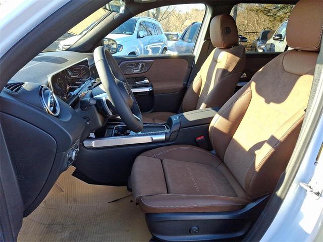 Photo of 2025 Polar White Mercedes-Benz GLB 250