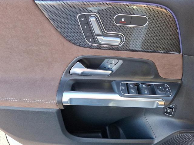 Photo of 2025 Polar White Mercedes-Benz GLB 250