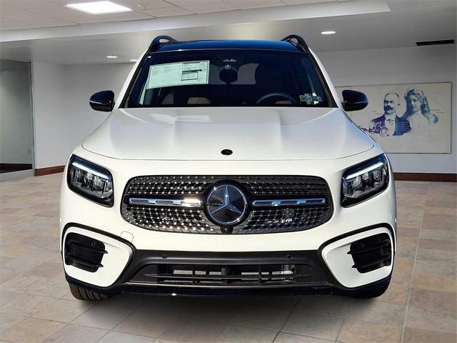 Photo of 2025 Polar White Mercedes-Benz GLB 250