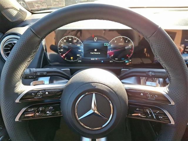 Photo of 2025 Polar White Mercedes-Benz GLB 250