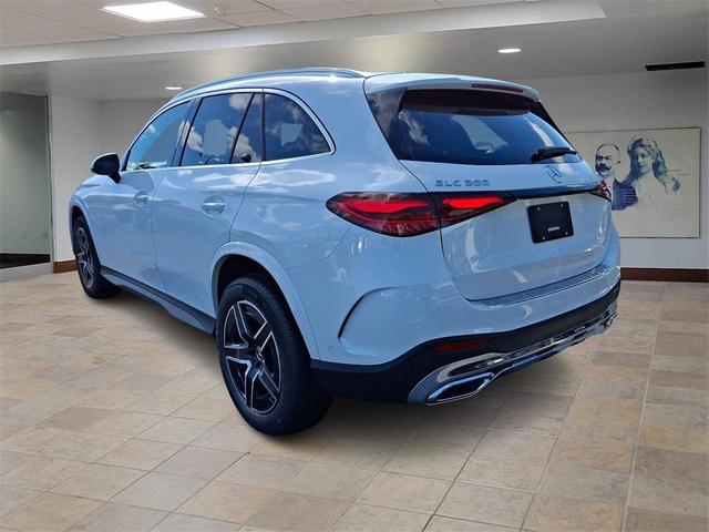 Photo of 2025 MANUFAKTUR Moonlight White Metallic Mercedes-Benz GLC 300