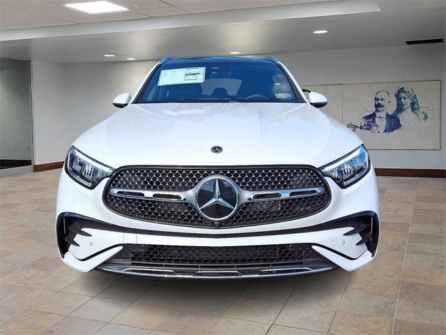 Photo of 2025 MANUFAKTUR Moonlight White Metallic Mercedes-Benz GLC 300