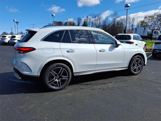 Photo of 2025 MANUFAKTUR Moonlight White Metallic Mercedes-Benz GLC 300