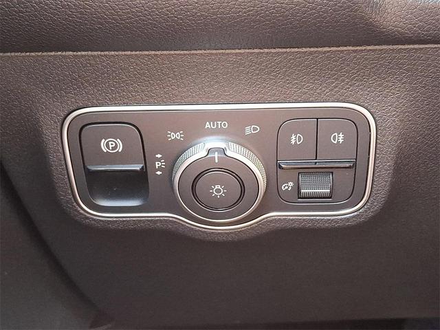 Photo of 2024 Starling Blue Metallic Mercedes-Benz GLB 250