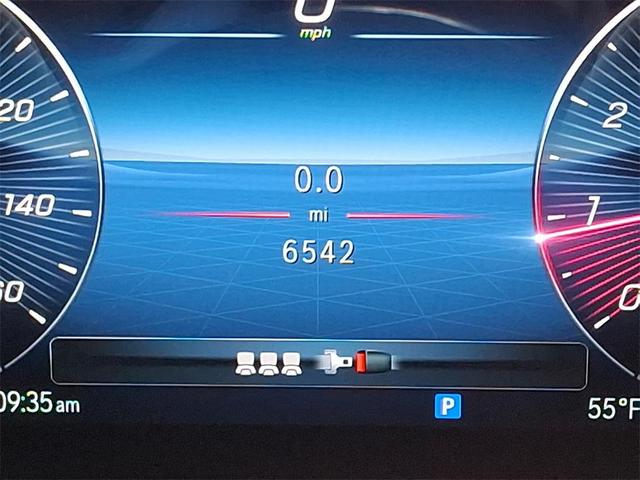 Photo of 2024 Polar White Mercedes-Benz GLB 250