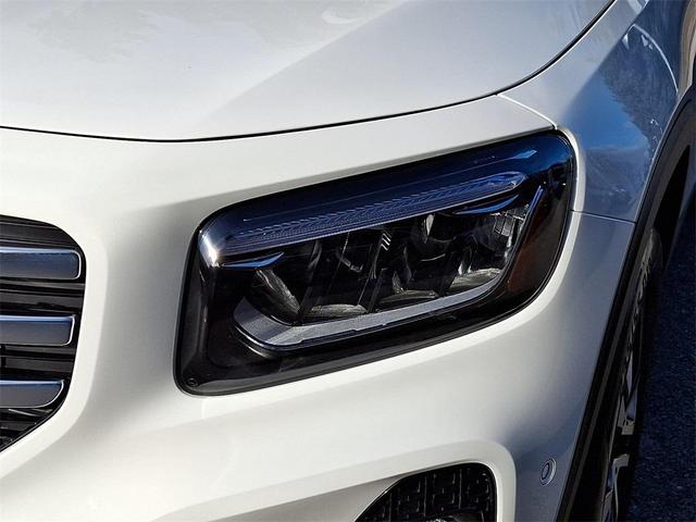 Photo of 2024 Polar White Mercedes-Benz GLB 250