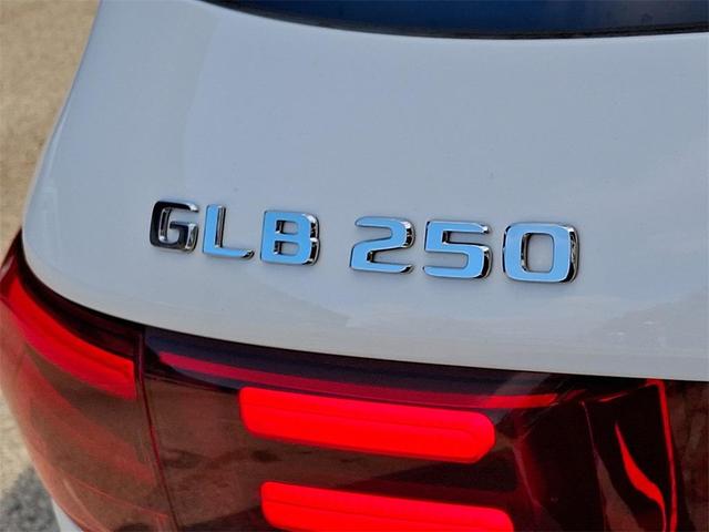 Photo of 2024 Polar White Mercedes-Benz GLB 250