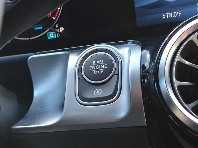 Photo of 2024 Polar White Mercedes-Benz GLB 250