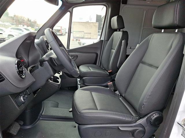 Photo of 2025 Arctic White Mercedes-Benz Sprinter 2500
