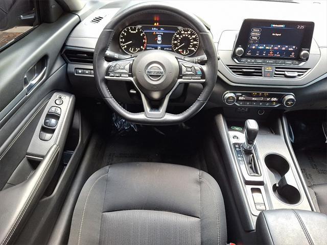 Photo of 2019 Super Black Clearcoat Nissan Altima