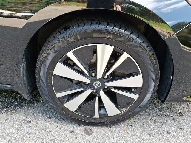Photo of 2019 Super Black Clearcoat Nissan Altima