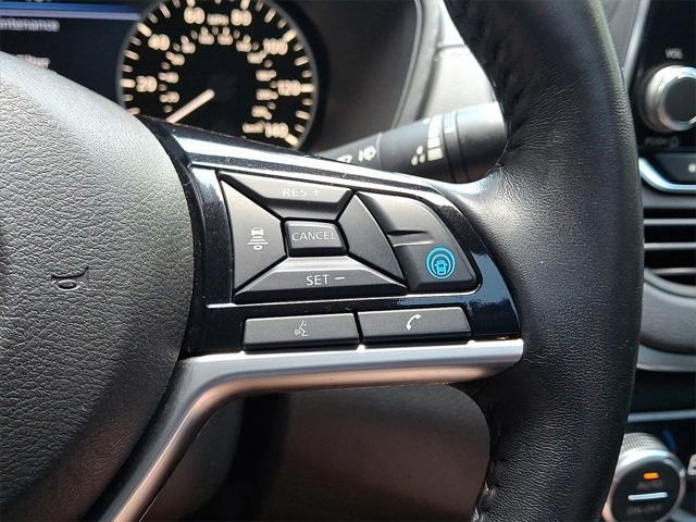 Photo of 2019 Super Black Clearcoat Nissan Altima
