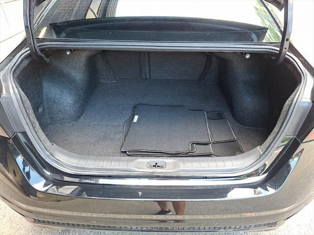 Photo of 2019 Super Black Clearcoat Nissan Altima