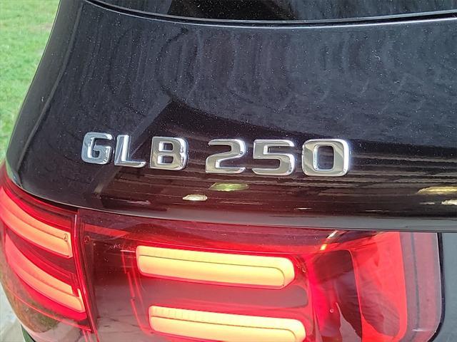 Photo of 2024 Night Black Mercedes-Benz GLB 250