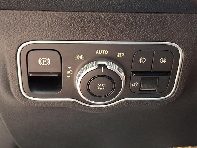 Photo of 2025 Night Black Mercedes-Benz GLB 250